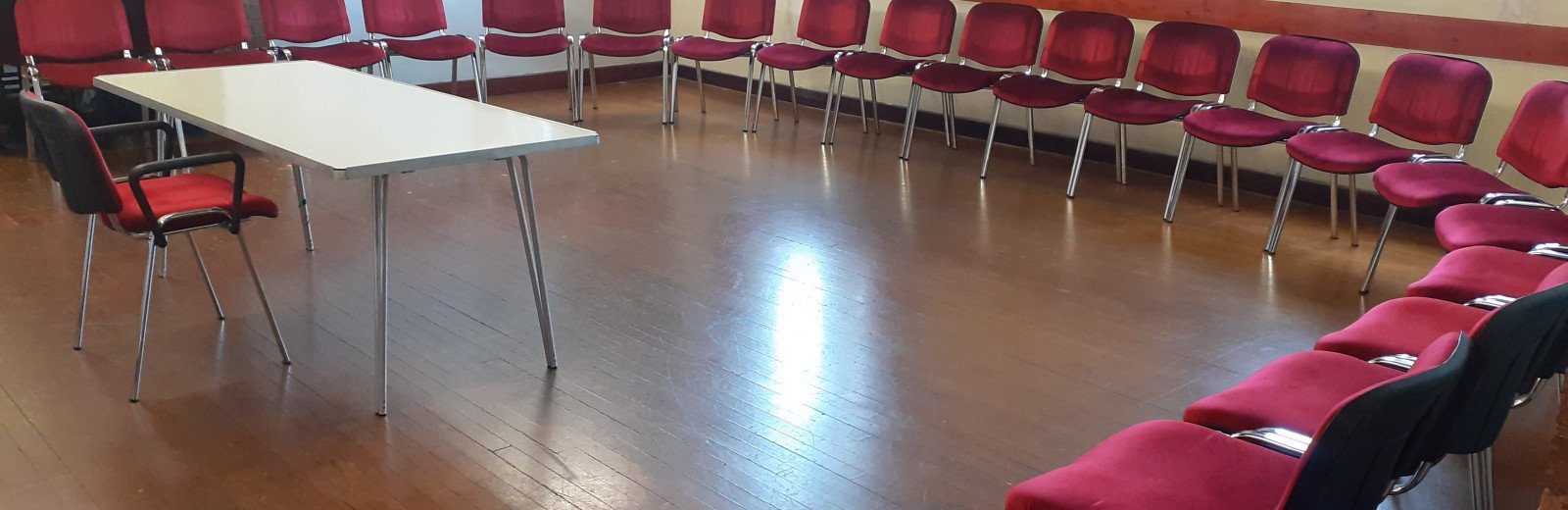 Laud out for 25 people